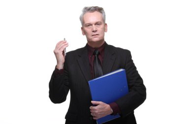 Beyaz eski işadamı ile hareket eden telefon