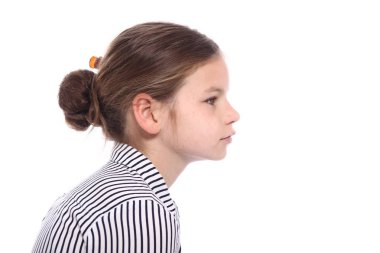 Güzel küçük kız ciddi