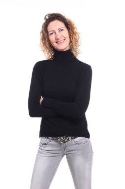 Güzel yetişkin kadın gülümsüyor