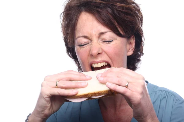 Mulher Adulta Comendo Sanduíche Fundo Branco — Fotografia de Stock