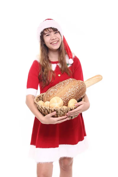パンのバスケットとクリスマスの女の子の美しい十代の少女 — ストック写真