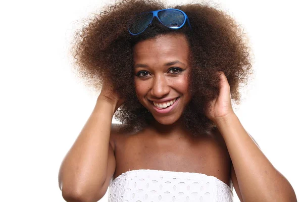 Hermosa Mujer Afro Americana Sonríe — Foto de Stock