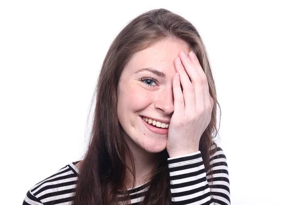 Menina Caucasiana Bonita Está Sorrindo — Fotografia de Stock