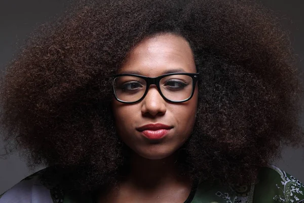 Hermosa Mujer Afro Americana Serio — Foto de Stock