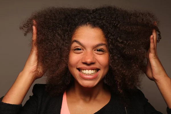 Retrato Mujer Negra Feliz — Foto de Stock