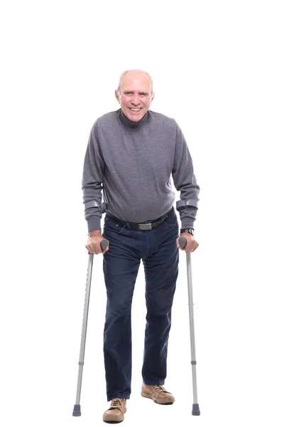 松葉杖の白人男性 — ストック写真