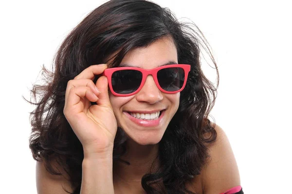 Mulher Afro Americana Bonita Está Sorrindo — Fotografia de Stock