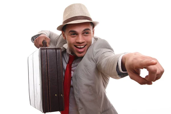 白い背景のスーツケースと黒の実業家 — ストック写真