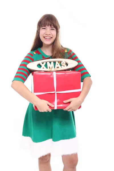 Schöne Teenager Mädchen Mit Weihnachtsschild Und Geschenk — Stockfoto