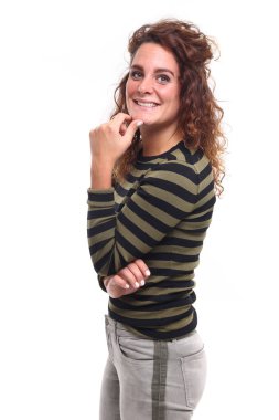 Güzel beyaz kız gülümsüyor