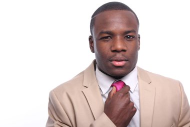 Beyaz arka planda siyah iş adamı