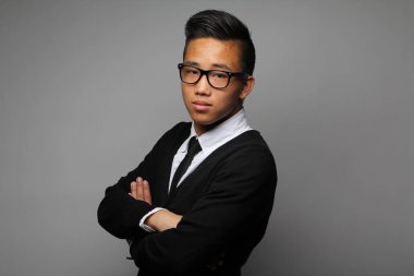 Asya genç adam ciddi