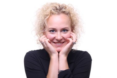 Güzel beyaz kız gülümsüyor