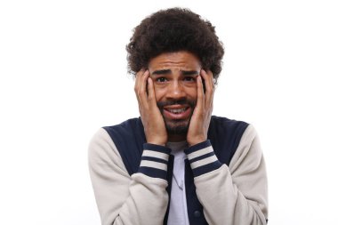 Siyah adam poz korkuyorsun