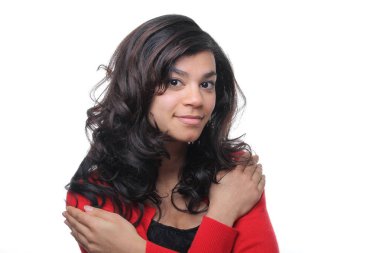 Güzel Afro-Amerikan kadın gülümsüyor