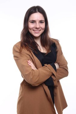 Genç beyaz kız gülümsüyor