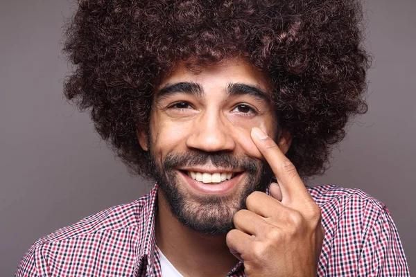 大头发的黑人快乐的人 — 图库照片