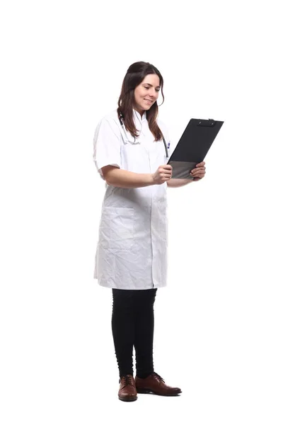 Doctora Caucásica Uniforme Médico Con Estetoscopio Portapapeles — Foto de Stock