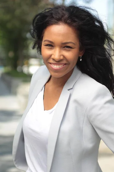 Beautiful Afro American Woman Smiling Outdoors — Stock Photo, Image