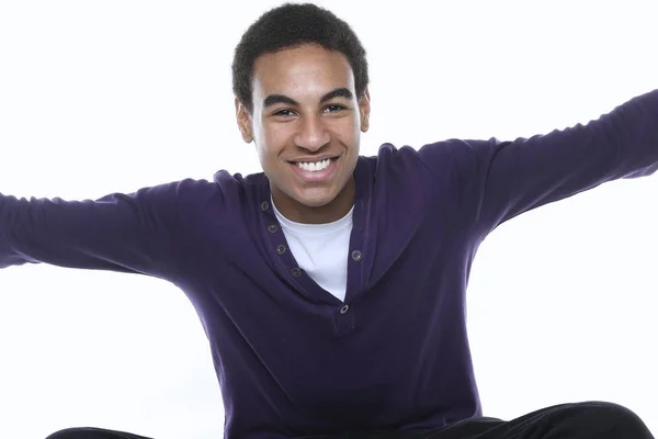 Sorrindo Homem Negro Posando — Fotografia de Stock