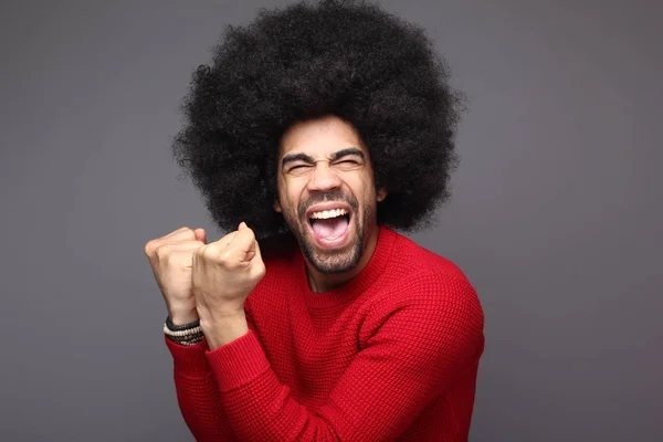 Gritando Preto Homem Posando — Fotografia de Stock