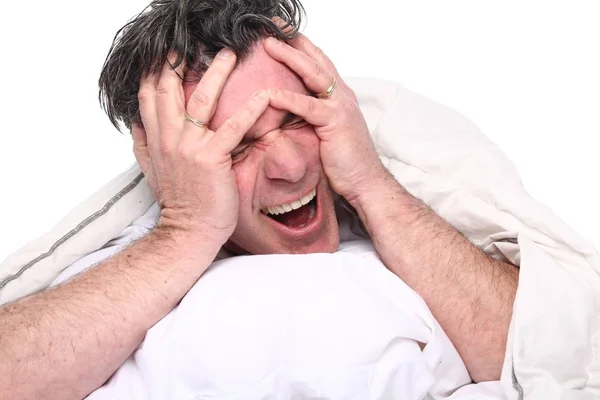 Eski Beyaz Adam Duygu Baş Ağrısı Yatakta Yatarken — Stok fotoğraf