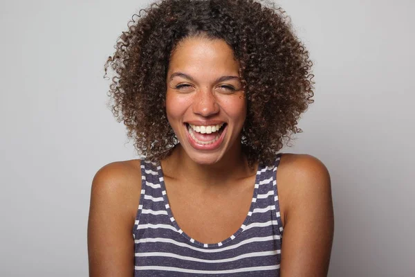 Щаслива Чорна Жінка Білому Тлі — стокове фото