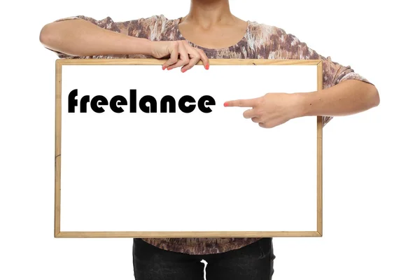 Femme Tient Tableau Noir Avec Mot Freelance — Photo