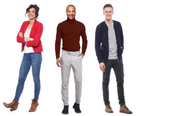 Çok ırklı insanlar kümesi beyaz arka plan üzerinde poz