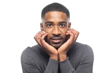 siyah adam Studio poz