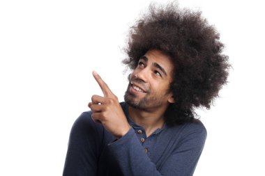 Siyah adam beyaz arka planda bir şey için işaret