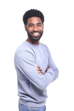 Siyah adam poz gülümseyen