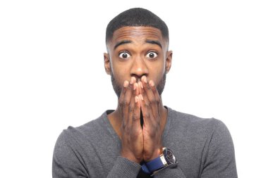 Şaşırmış siyah adam poz