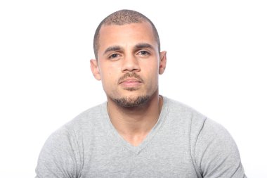 siyah adam Studio poz