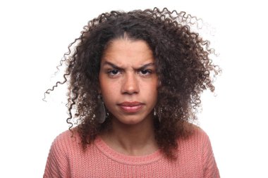 Sürpriz siyah kadın poz