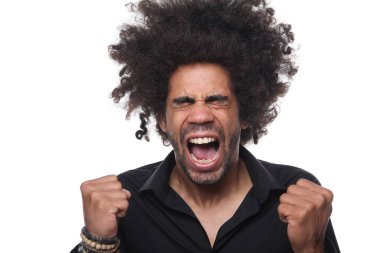 Kabarık saçlı zenci adam çığlık 