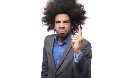 Poz memnun siyah adam