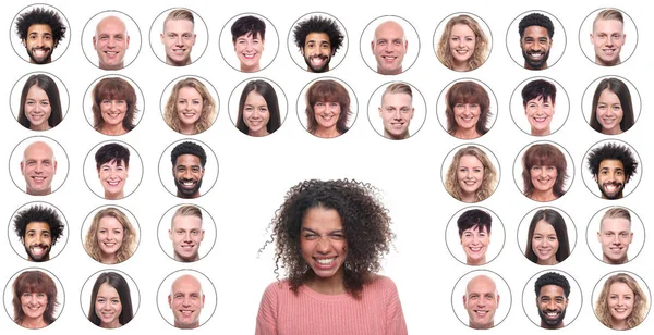 사람들의 얼굴아이콘을 배경으로 아프리카계 미국인 — 스톡 사진