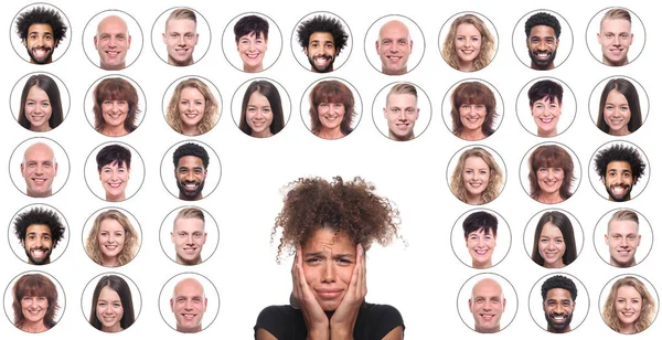 Mulher Afro Americana Perturbada Fundo Ícones Com Rostos Pessoas — Fotografia de Stock