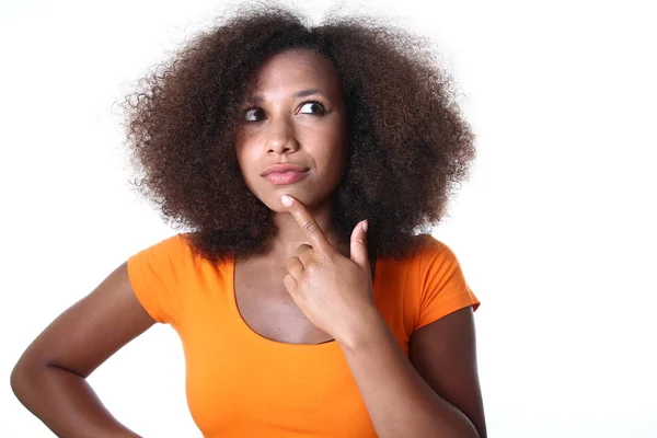 Mulher Afro Americana Bonita Está Pensando Algo — Fotografia de Stock