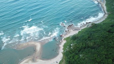 Deniz manzarası. Primorye bölgesinin kuzey kıyısı