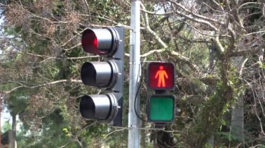 Yaya trafik ışığı. Yeşil ve kırmızı.