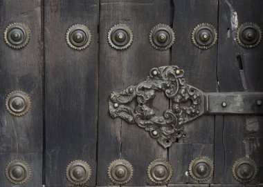 ayrıntı perçin ve antik kapı süs