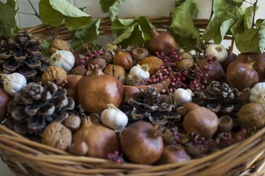 sonbahar fındık ile natürmort