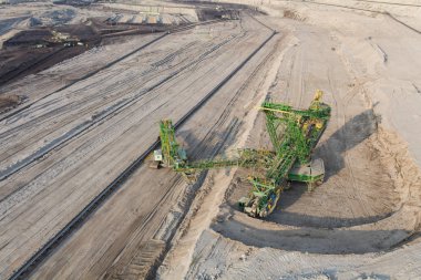 Kömür Maden Sanayi ve ağır ekipman ocağı üzerinde doğal havadan görünümü