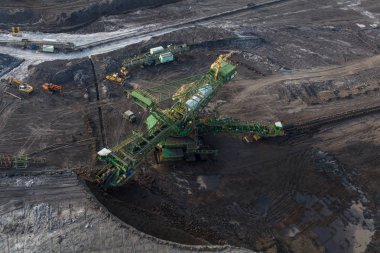 Kömür Maden Sanayi ve ağır ekipman ocağı üzerinde doğal havadan görünümü