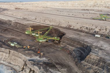 Kömür Maden Sanayi ve ağır ekipman ocağı üzerinde doğal havadan görünümü