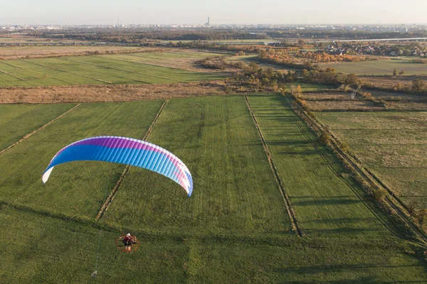 Visão aérea do parapente — Fotografia de Stock