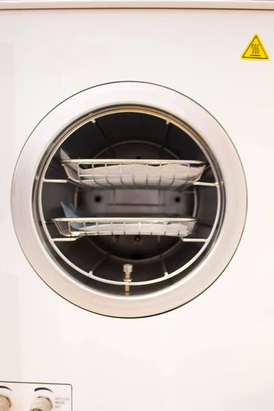 Mensterilkan Instrumen Medis Dalam Autoclave Peralatan Untuk Pembersihan Steril Dari — Stok Foto