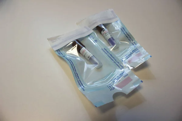 Otoklav içinde tıp aletleri sterilize. Steril tıbbi aletleri çalışmaktan Temizleme için donatım